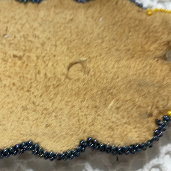 Handcrafted beaded hair accessory with great detail - Picture 7 of 8